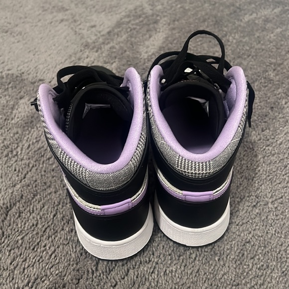 Nike Air Jordan 1 Mid Y6 - Picture 3 of 6